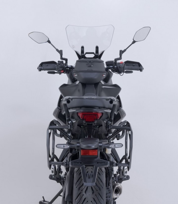 Pack Maletas Laterales + Baúl 38 L TRAX ADV en Plateado + Soportes Yamaha Tracer 7 (25) SW-MOTECH ADV.06.020.75000/S
