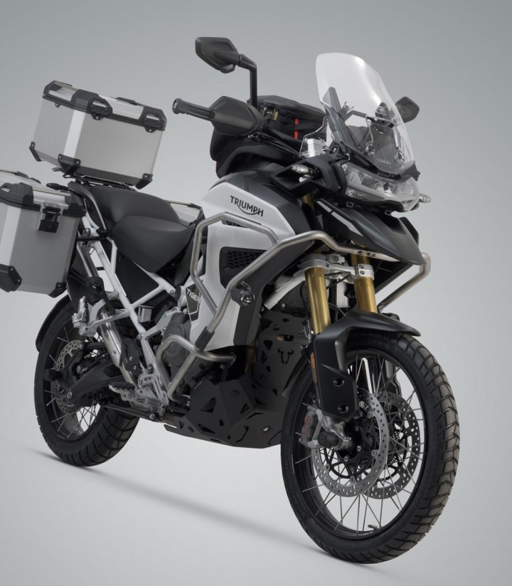 Pack Maletas Laterales + Baúl 38 L TRAX ADV en Plateado + Soportes Triumph Tiger 1200 GT/Rally Explorer (22) SW-MOTECH ADV.11.90