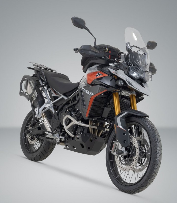 Pack Maletas Laterales + Baúl DUSC XL 55 L + Soportes Triumph Tiger 900 (19-23) SW-MOTECH ADV.11.953.66000/B