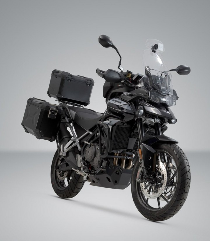 Pack Maletas Laterales + Baúl 38 L TRAX ADV en Negro + Soportes Triumph Tiger 900 (19-23) SW-MOTECH ADV.11.953.75002/B