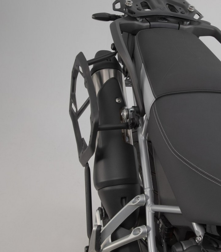 Pack Maletas Laterales + Baúl 38 L TRAX ADV en Negro + Soportes Triumph Tiger 900 (19-23) SW-MOTECH ADV.11.953.75002/B
