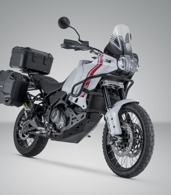 Pack Maletas Laterales + Baúl DUSC L 41 L + Soportes Ducati DesertX (22-25) SW-MOTECH ADV.22.995.65000/B