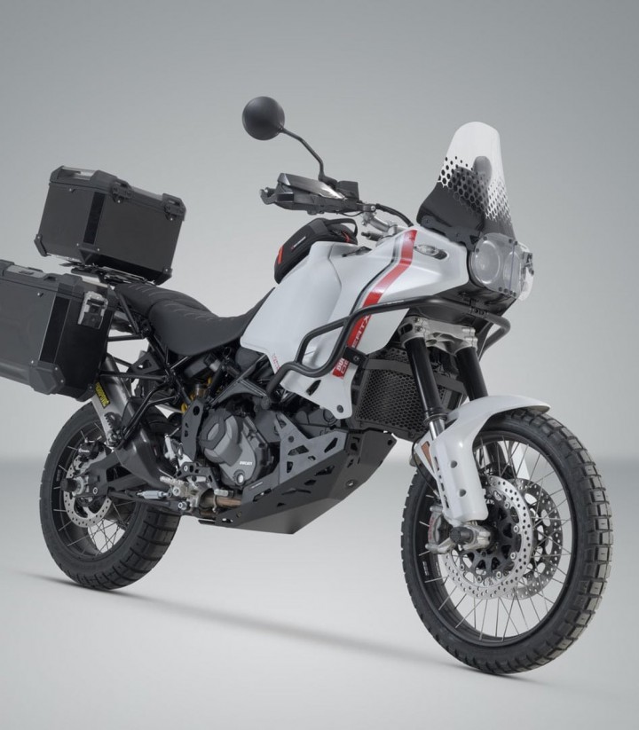 Pack Maletas Laterales + Baúl 38 L TRAX ADV en Negro + Soportes Ducati DesertX (22-25) SW-MOTECH ADV.22.995.75000/B