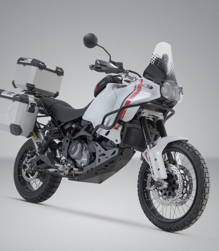 Pack Maletas Laterales + Baúl 38 L TRAX ADV en Plateado + Soportes Ducati DesertX (22-25) SW-MOTECH ADV.22.995.75000/S
