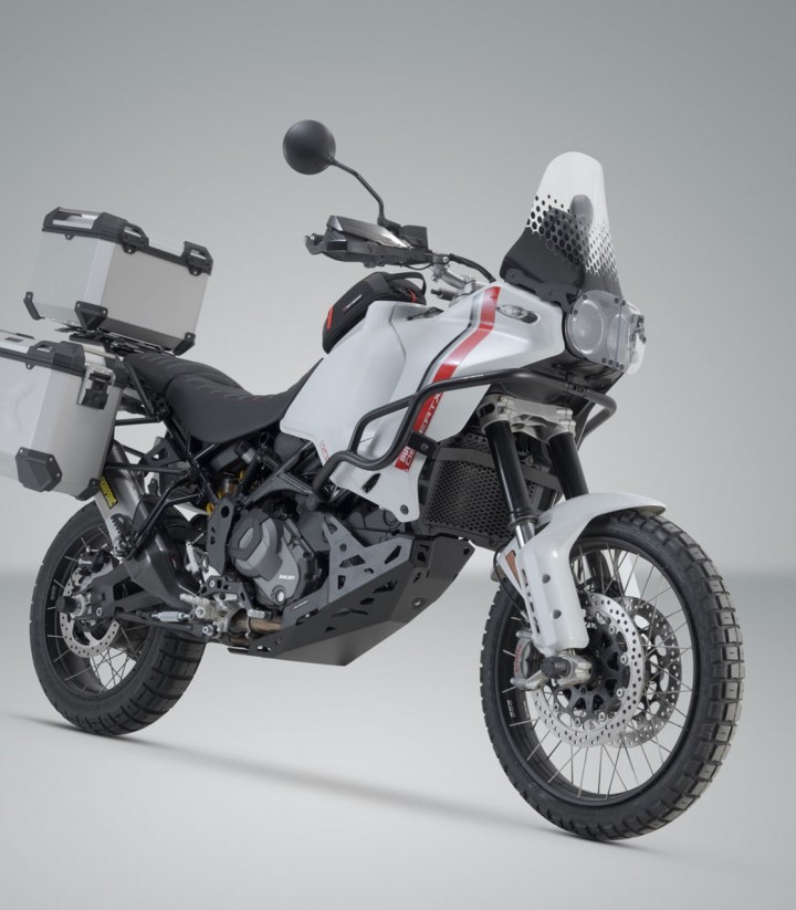 Pack Maletas Laterales + Baúl 38 L TRAX ADV USA en Plateado + Soportes Ducati DesertX (22-25) SW-MOTECH ADV.22.995.75100/S