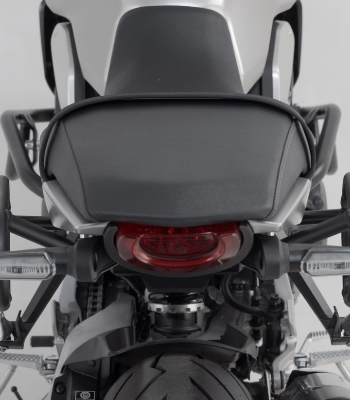Maletas Laterales con Soporte URBAN ABS Negras 16,5/16,5 L Honda CB1000R (21) SW-MOTECH BC.HTA.01.979.30000/B