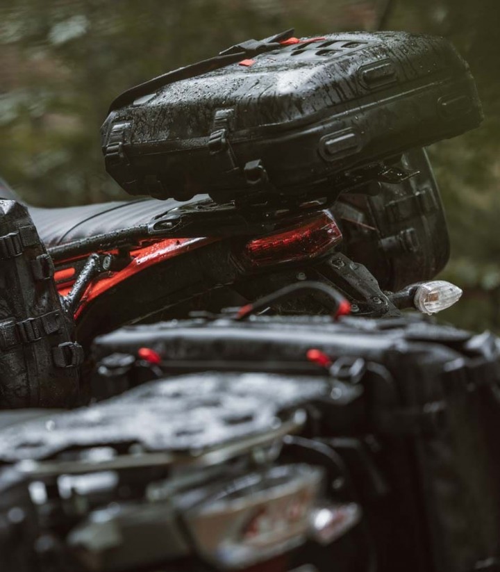 Bolsas Laterales SW-MOTECH SysBag WP M/M + Adaptadores Kawasaki W 650 (99-06), W800 (11-16, 18, 20) BC.SYS.08.933.31000/B