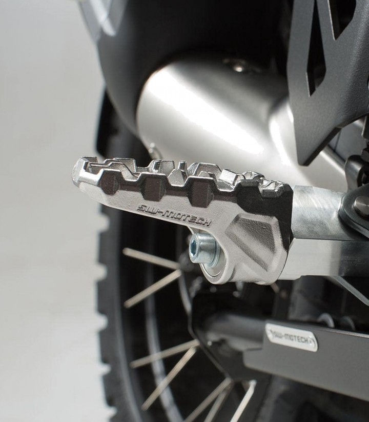 Reposapiés EVO con Adaptadores SW-MOTECH para Yamaha XT 660 R/X (04-16), Z Tenere (07-16), XT1200Z/ZE Super Tenere ABS (16) FRS.