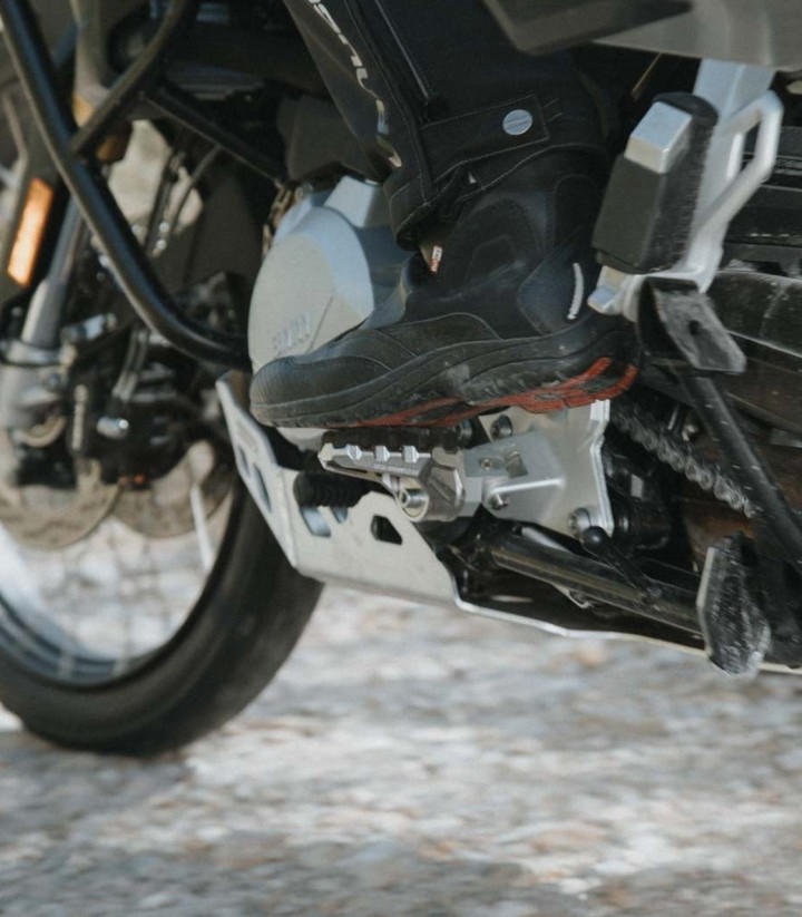 Reposapiés EVO con Adaptadores SW-MOTECH para BMW F 750/800/850 GS (17-23), F 900 GS Adventure (23), S 1000 XR (15-19) FRS.07.11