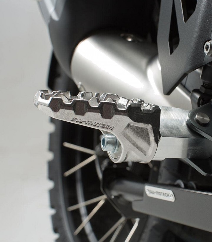 Reposapiés EVO con Adaptadores SW-MOTECH para BMW R nineT Scrambler / Urban G/S (16-20) FRS.07.112.10800