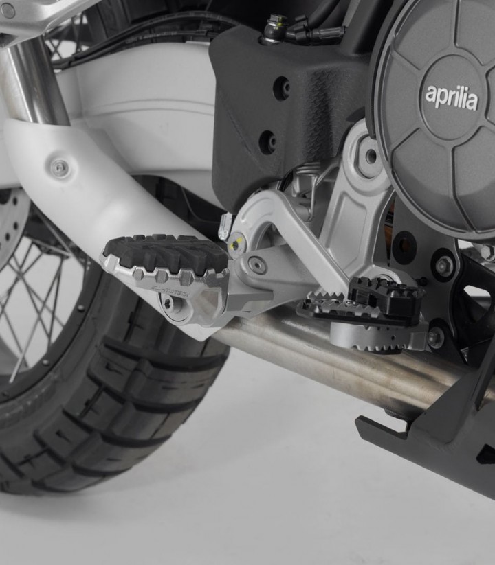 Reposapiés EVO con Adaptadores SW-MOTECH para Aprilia Tuareg 660 (21-24) FRS.13.112.10200