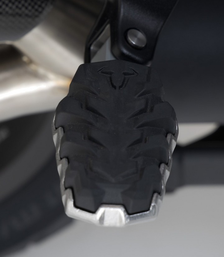 Reposapiés para Pasajero EVO con Adaptadores SW-MOTECH para BMW R 1300 GS (23-24), Harley Davidson Pan America/ST (21,24) FRS.18