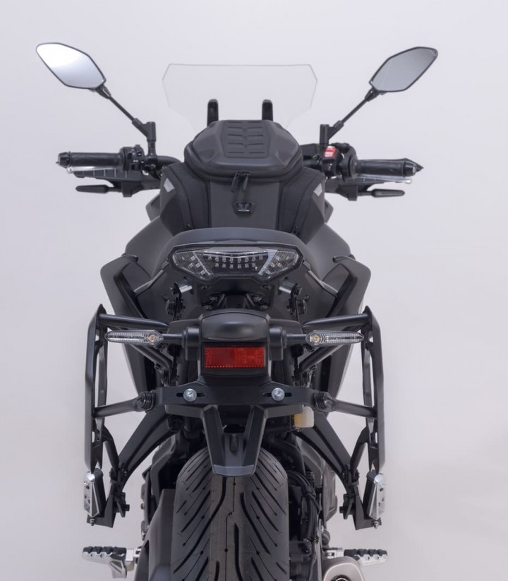 SW-MOTECH AERO ABS 25/25 L Side Cases with Carrier for Yamaha MT-07 Tracer (16-25) Black KFT.06.593.60101/B KFT.06.593.60101/B