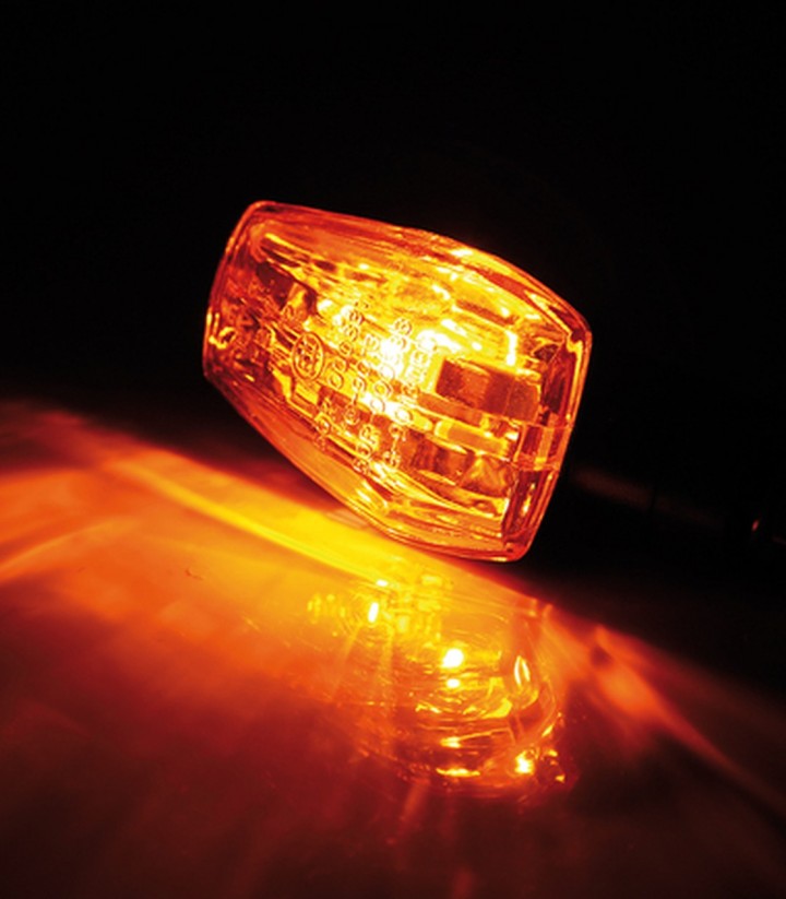 Intermitentes Highsider Imola 1 de Vástago Corto Negro con Cristal Naranja