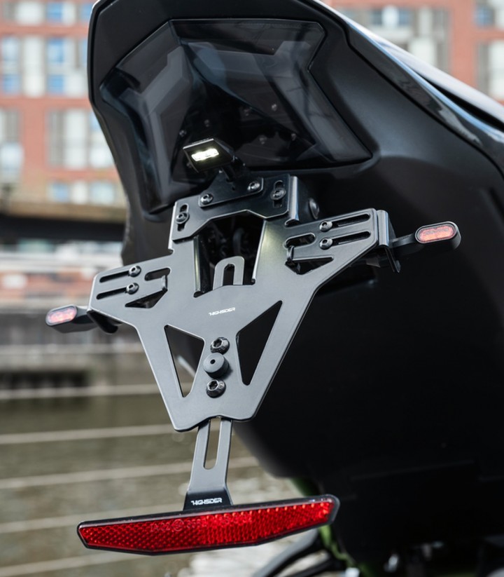 Portamatrículas Highsider Akron-RS en Negro para Kawasaki Z 900 (23-24), Z 900 A2 ABS (ZR900D) (18-19), Z 900 A2 ABS (ZR900H) (2