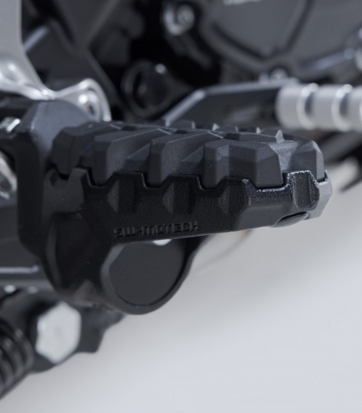 Fußrasten EVO mit Adaptern SW-MOTECH für Yamaha Tracer 9 (24) FRS.06.112.10400