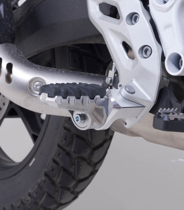 Reposapiés EVO con Adaptadores SW-MOTECH para BMW F 450 GS (25) FRS.07.112.11200