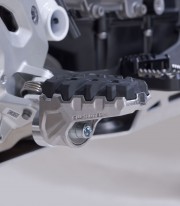 Reposapiés EVO con Adaptadores SW-MOTECH para BMW F 450 GS (25) FRS.07.112.11200