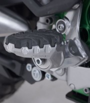Reposapiés EVO con Adaptadores SW-MOTECH para Kawasaki KLE500 (26) FRS.08.112.10500