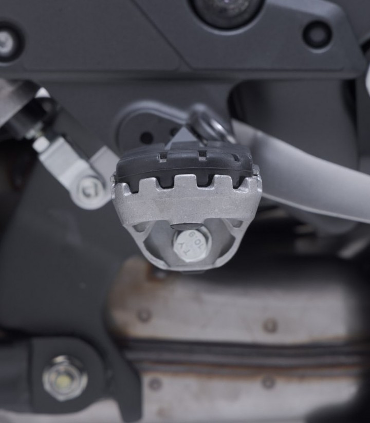 Reposapiés ION con Adaptadores SW-MOTECH para Kawasaki Versys 1100 (24) FRS.08.011.10400/B