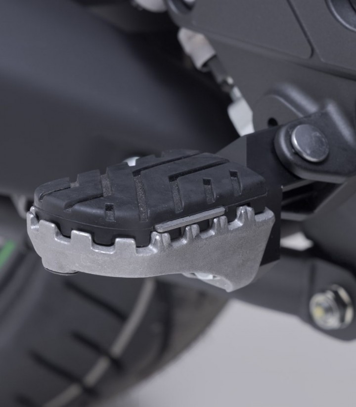 Reposapiés ION con Adaptadores SW-MOTECH para Kawasaki Versys 1100 (24) FRS.08.011.10400/S