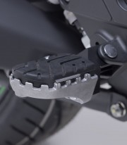 Reposapiés ION con Adaptadores SW-MOTECH para Kawasaki Versys 1100 (24) FRS.08.011.10400/S