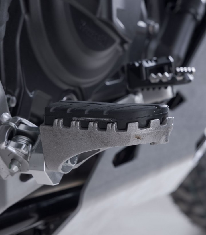 Reposapiés ION con Adaptadores SW-MOTECH para Kawasaki KLE500 (26) FRS.08.011.10500/S