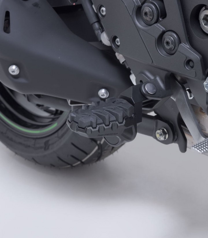 Reposapiés EVO con Adaptadores SW-MOTECH para Kawasaki Versys 1100 (24) FRS.08.112.10400/B