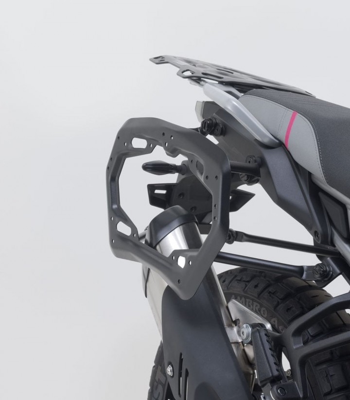 Seitenkoffer mit Träger DUSC Schwarz 41/33 L CFMOTO 450MT (23) SW-MOTECH KFT.10.625.65001/B