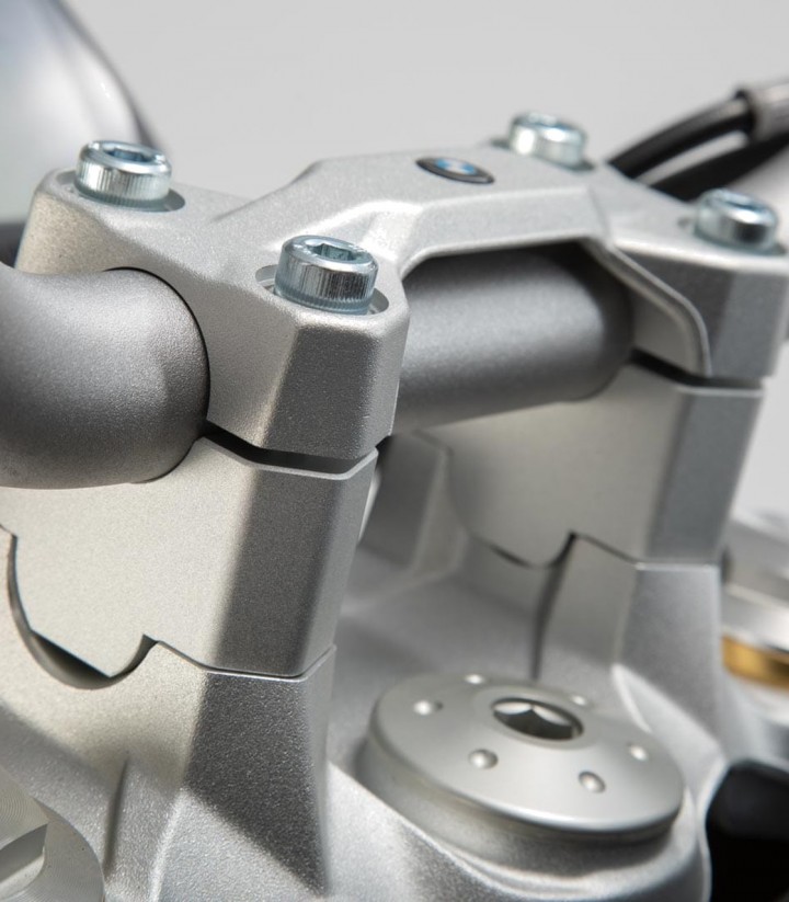 Lenkererhöhung 30 mm für BMW F 750 GS (17-20), F 800 GS (23) von SW-MOTECH in Silber LEH.07.039.12900/S
