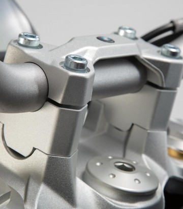 Torretas Elevadoras de Manillar 30 mm para BMW F 750 GS (17-20), F 800 GS (23) SW-MOTECH en Plateado LEH.07.039.12900/S