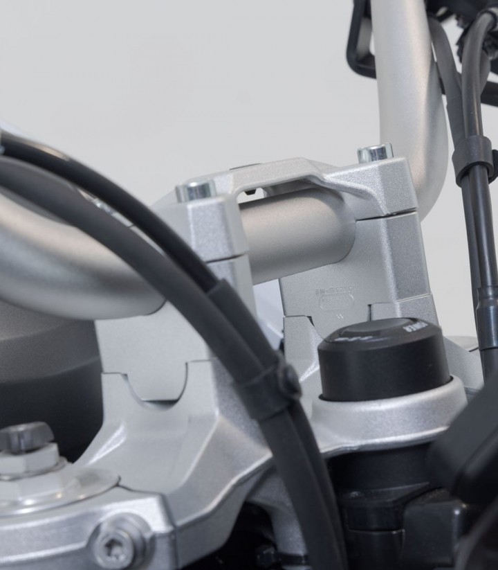 Lenkererhöhung 30 mm für BMW F 750 GS (17-20), F 800 GS (23) von SW-MOTECH in Silber LEH.07.039.12900/S