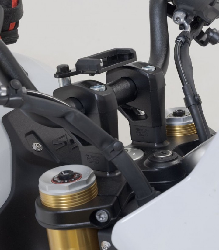 Lenkererhöhung 20 mm für BMW R 12 G/S (25) von SW-MOTECH in Silber LEH.07.039.13100/B