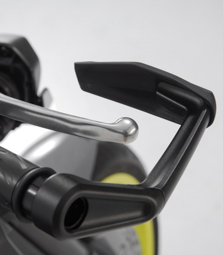 Protectores de Maneta con Deflector SW-MOTECH varios modelos de CFMOTO y Yamaha LVG.06.861.11000/B en Negro