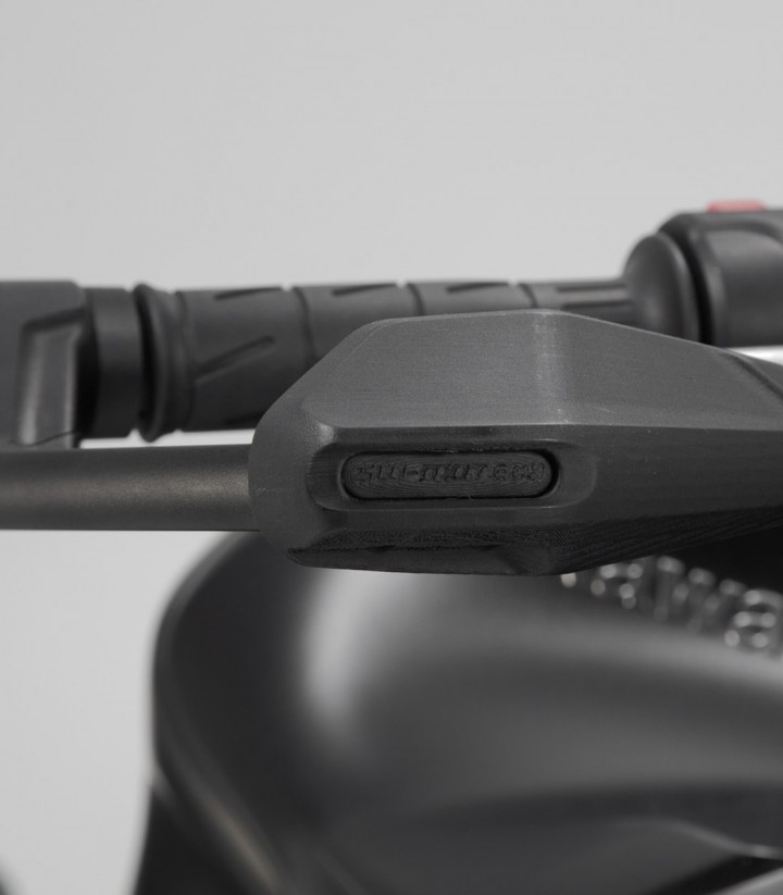 Protectores de Maneta con Deflector SW-MOTECH varios modelos de Kawasaki y Yamaha LVG.08.868.11001/B en Negro