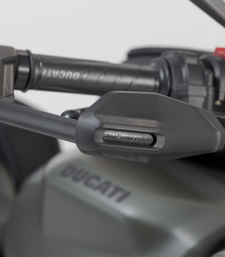 SW MOTECH Lever Guards with Deflector Aprilia Tuono 660 Factory, Ducati Streetfighter V2, Triumph Daytona 660 in Black LVG.22.99