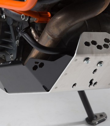 Protector de Cárter SW-MOTECH Negro y Plateado KTM 1050/1090/1190 Adventure (13-21), 1290 Super Adventure R/S (16-20) MSS.04.657