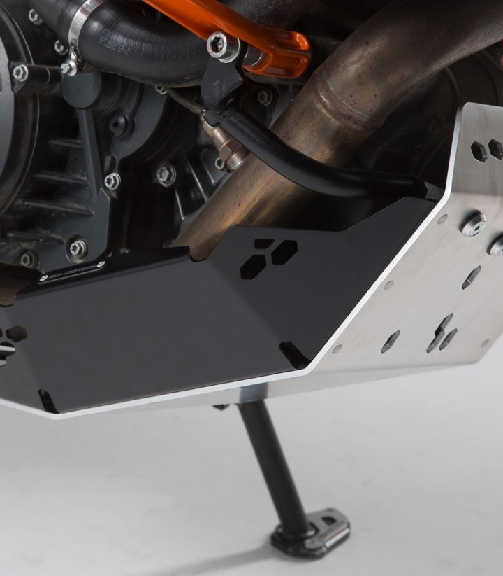 Protector de Cárter SW-MOTECH Negro y Plateado KTM 1050/1090/1190 Adventure (13-21), 1290 Super Adventure R/S (16-20) MSS.04.657