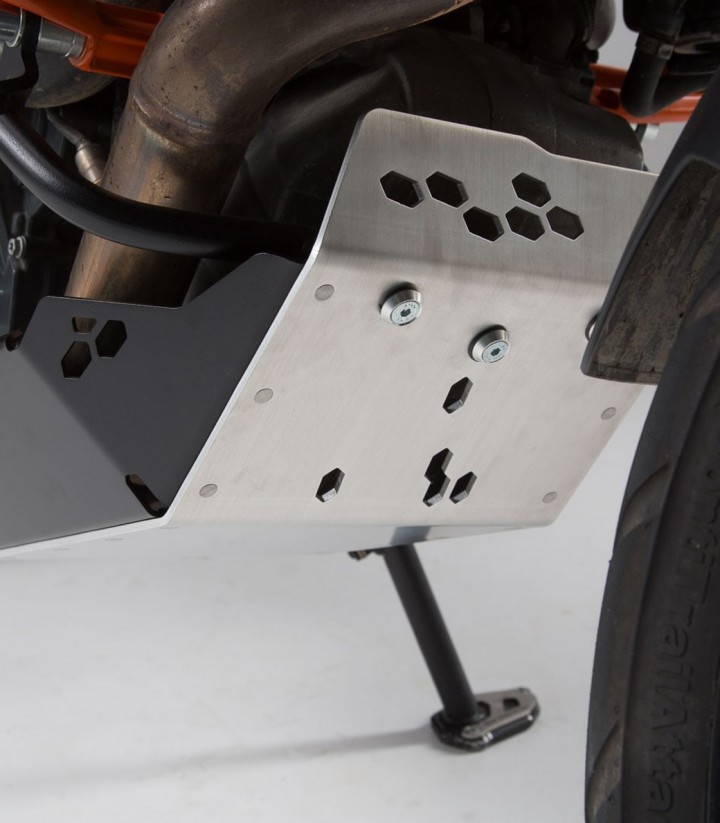 Protector de Cárter SW-MOTECH Negro y Plateado KTM 1050/1090/1190 Adventure (13-21), 1290 Super Adventure R/S (16-20) MSS.04.657
