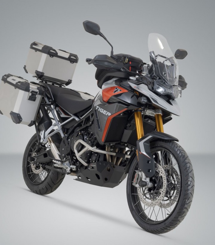 Pack Maletas Laterales + Baúl 38 L TRAX ADV en Plateado + Soportes Triumph Tiger 900 Alpine/Desert Edition (25), GT/Rally Pro (2