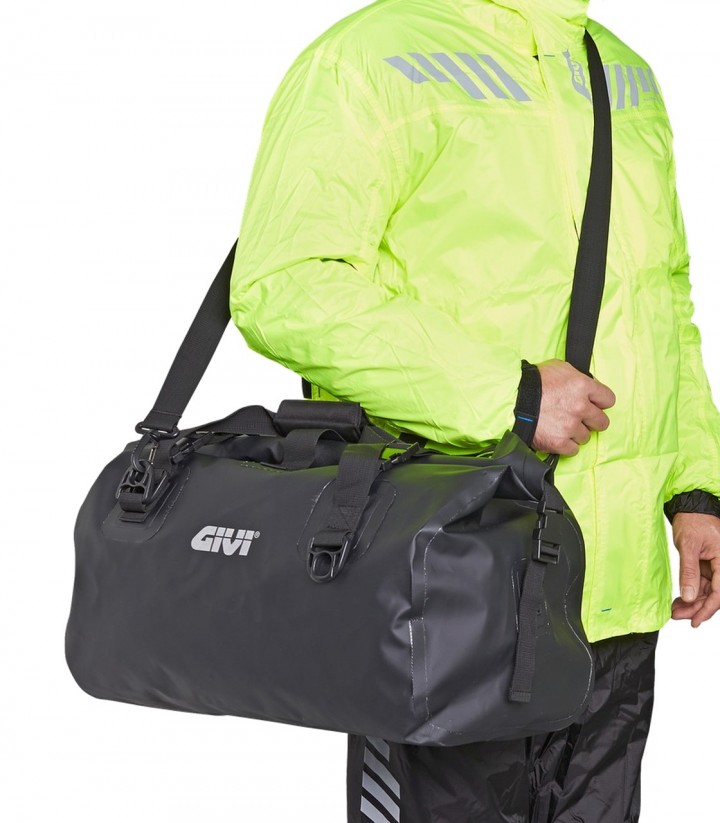 GIVI EA115BK 40 L Strap Seat Bag in Black