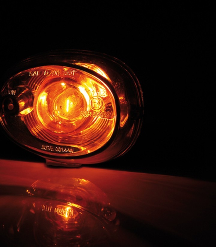 Blinker Highsider Oval Schwarz mit klarem Glas