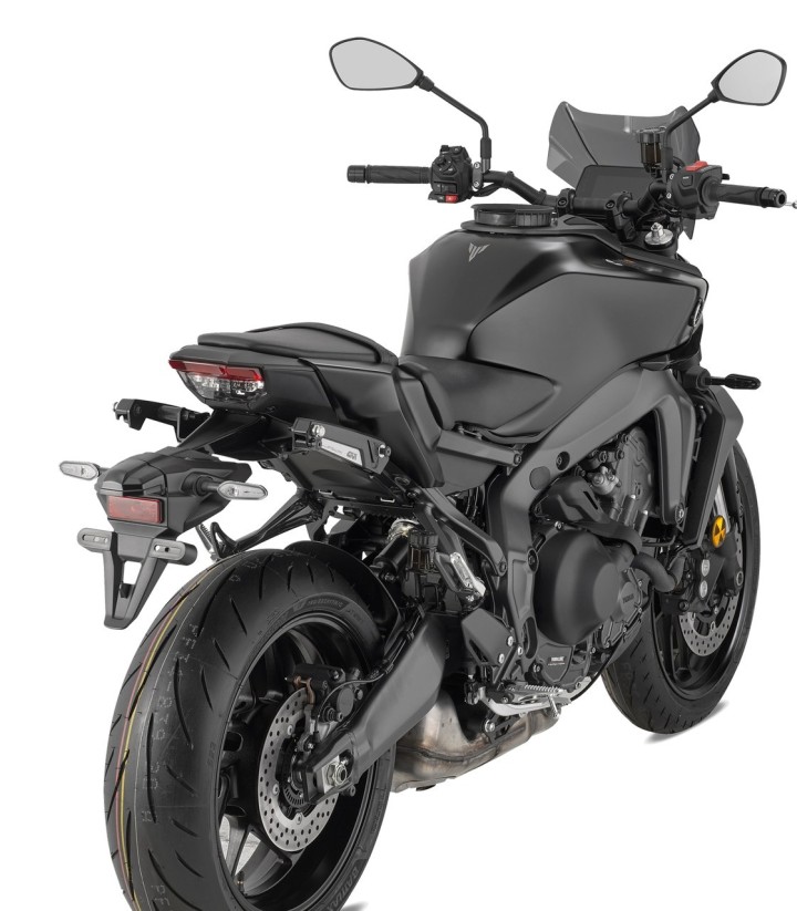 Givi Stealth retractable mount set for EASY12R/EASY12L bags on Yamaha MT-09 STL2169