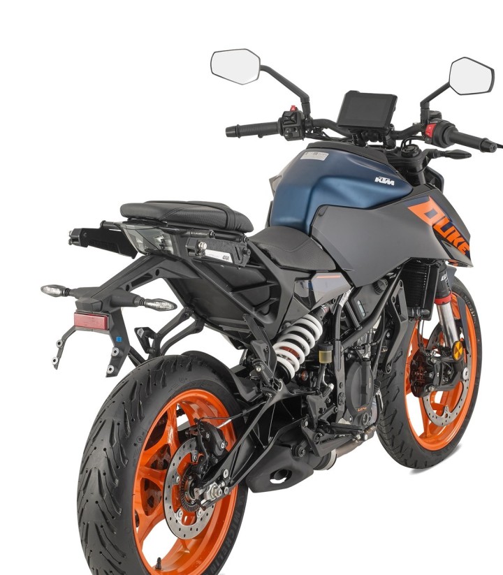 Juego de anclajes retráctiles Givi Stealth para bolsas EASY12R/EASY12L en KTM 125/390 Duke STL7720