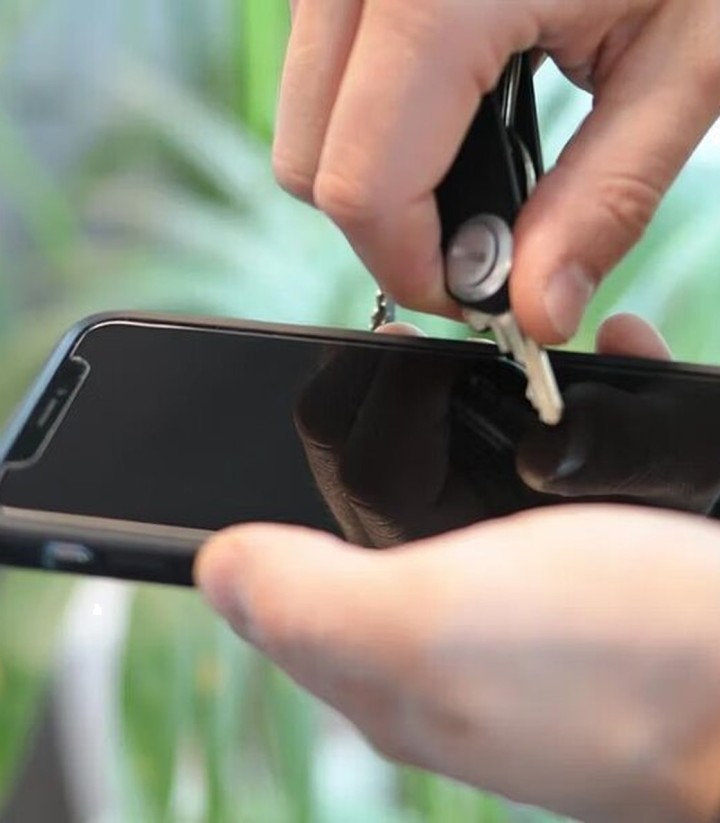 Protezione per lo schermo in vetro temperato Quad Lock per iPhone 18 Pro Max