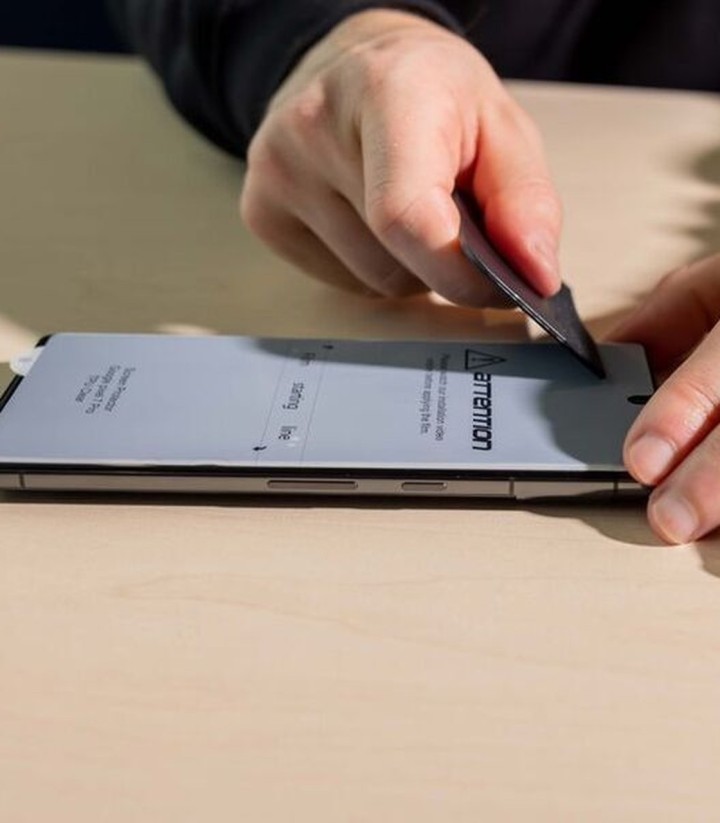 Flexible TPU-Displayschutzfolien von Quad Lock für Google Pixel 8a