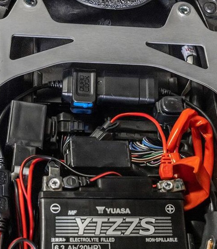 Adaptador impermeável de 12 V para USB Quad Lock
