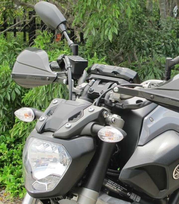 Kit di montaggio paramani Barkbusters per Yamaha MT-07 (RM04) (14-16), MT-07 ABS (17-20)