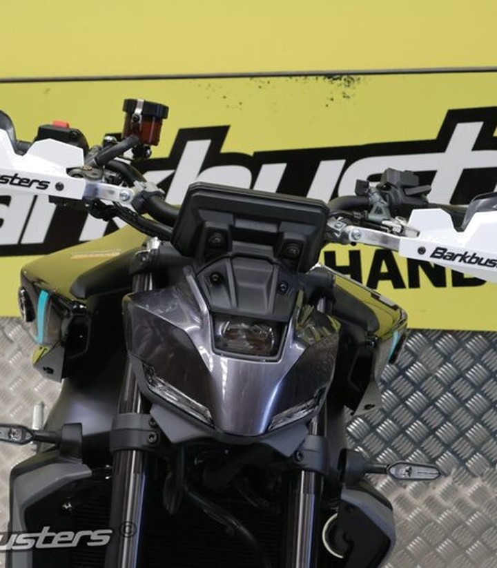 Kit di montaggio paramani Barkbusters per Yamaha MT-09 A2 (24), ABS/SP (24-26), Y-AMT (25-26)