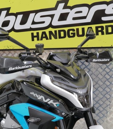 Kit di montaggio paramani Barkbusters per CFMOTO 675 NK (25-26)